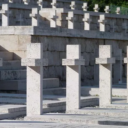 Отель The Originals City, Ascotel, Lille Est Grand Stade Вильнёв-д'Аск