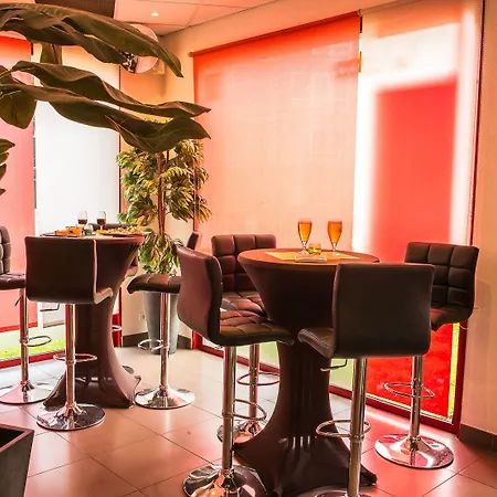 Отель The Originals City, Ascotel, Lille Est Grand Stade Вильнёв-д'Аск