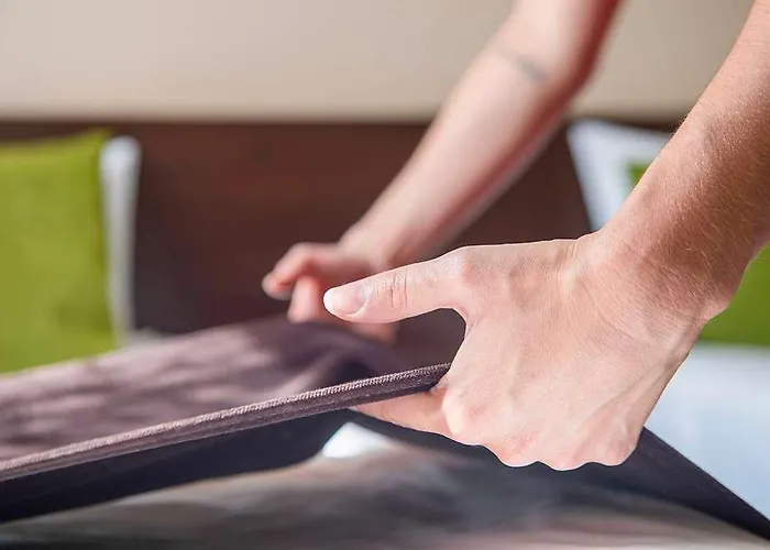 The Originals City, Ascotel, Lille Est Grand Stade 3* 阿斯克新城