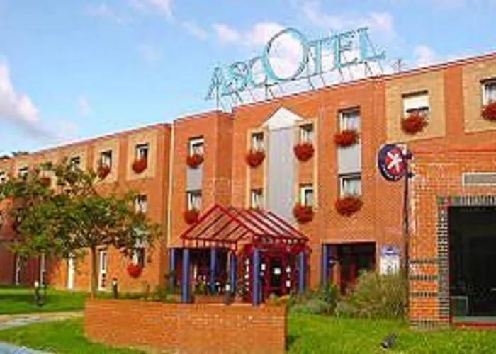 The Originals City, Ascotel, Lille Est Grand Stade 3* 阿斯克新城